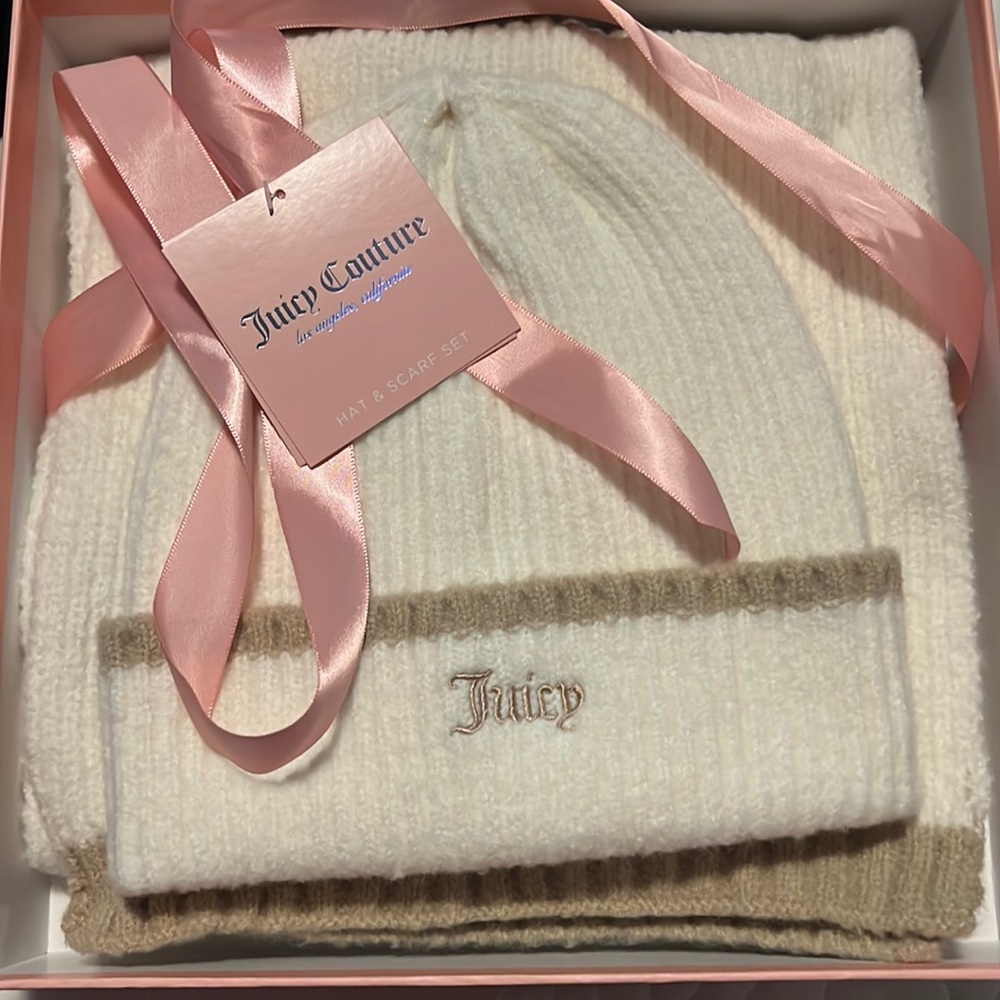 Juicy hat and scarf set in box
